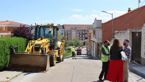 El alcalde de Benavante en las obras del barrio de San Isidro