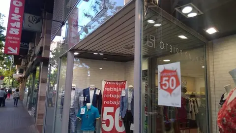 Rebajas en un comercio zamorano