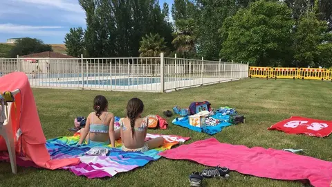 Piscina de Villamor de los Escuderos