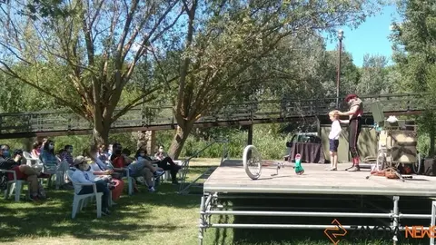 Un niño en el escenario con Máximo Óptimo