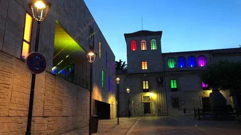 Iluminación fachada lgtbi diputación