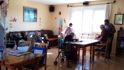 Ancianos en la residencia de Pozoantiguo