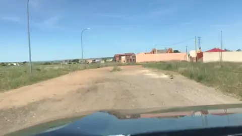 Estado camino acceso al barrio de Los Arenales