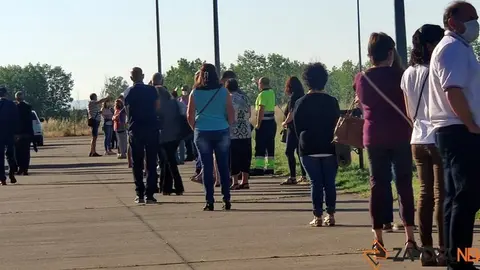 Foto de archivo de colas en Ifeza para vacunarse