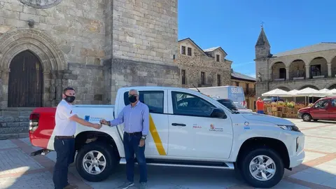 Ayto. Puebla de Sanabria. Entrega nuevo vehículo Obras y Matenimiento 08-07-2021