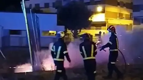 Bomberos en un incendio en Zamora. Foto de archivo