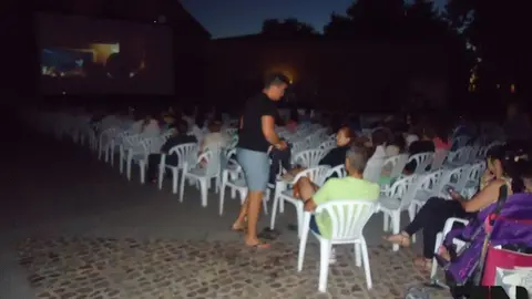 Foto de archivo de una sesión de cine de verano
