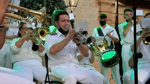 Actuación de la Banda de Cornetas y Tambores en Toro