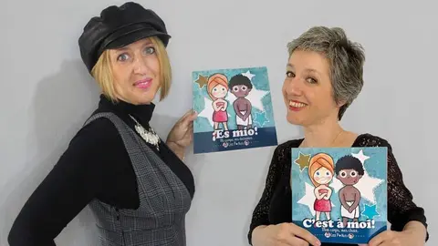 Las hermanas Poncet con el libro de educación y prevención de abusos sexuales "¡Es mío! Mi cuerpo, mis decisiones"