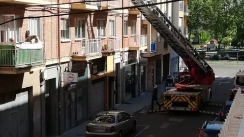Bomberos en la calle Pablo Morillo