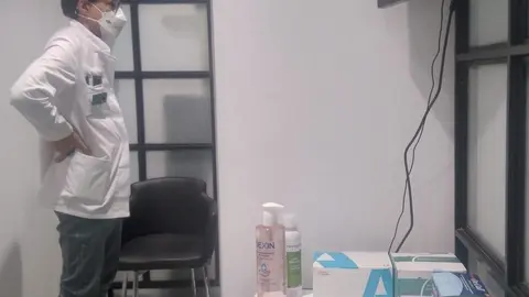 Ruperto Prieto, en la cabina en la que se realizarán los test