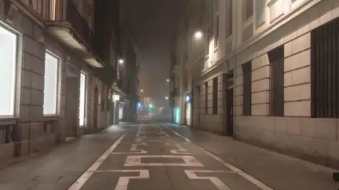 Santa Clara vacía en plena noche durante el toque de queda