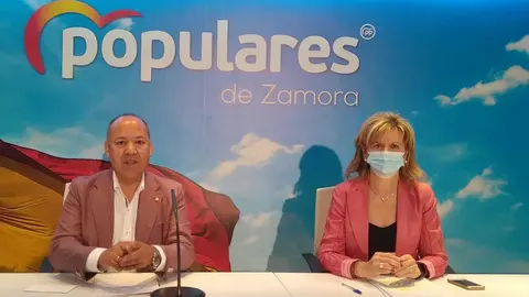 Barrios y Velasco durante la rueda de prensa