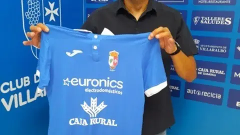 Miguel Losada con la camiseta de su nuevo equipo