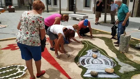 Manto floral elaborado por La Mayuela