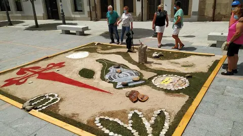 Manto floral elaborado por La Mayuela