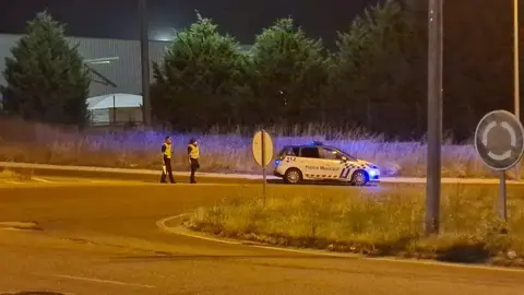 Policía Local en la carretera de la Hiniesta