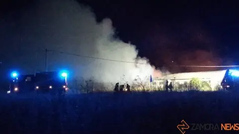 Imagen de archivo del fuego en la carretera de La Hiniesta
