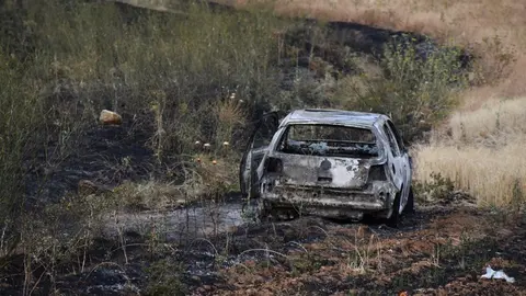 Coche calcinado fuego la hiniesta zamora (37)