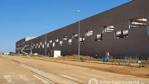 Una de las naves en construcción. Fotografía: Interbenavente.es