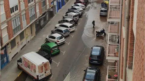 Imagen del reventón de una tubería en la calle Campo de Marte. Fotografía: CEDIDA