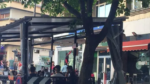 Zamoranos disfrutando de las terrazas en el centro de la capital