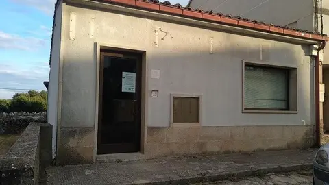 Aspecto que presenta desde esta semana la antigua oficina de Ibercaja