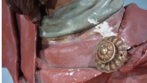 Estado en el que se encuentra una de las figuras de Camino al Calvario. Foto Cofradía Jesús Nazareno/ Facebook