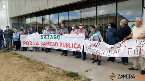 Vecinos de Sayago durante la concentración