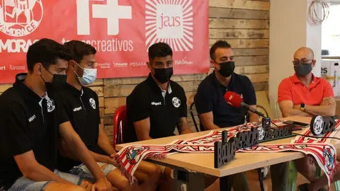 Presentación de los fichajes del Zamora CF, en la sede de Temas Creativos SL