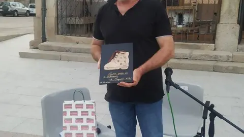 José Lorenzo Fernández durante la presentación de su libro en Bermillo de Sayago