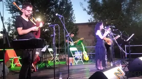 Actuación de Santarén Folk