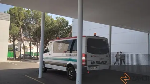 Una ambulancia en el Hospital Provincial de Zamora