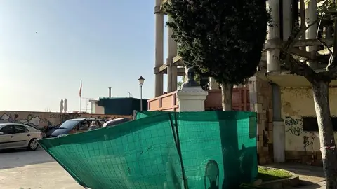 Trabajos en el busto del doctor Castro