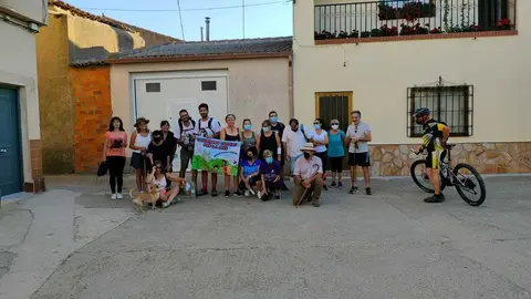 Granja de Moreruela arropa a dos peregrinos por una buena causa | FOTO: Pablo Vázquez y Paloma Fernández