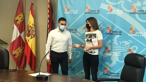 El gerente del ECyL en Zamora, Efrén Domínguez y la delegada territorial de la Junta de Castilla y León, Clara San Damián, eran los encargados de presentar este jueves el plan PIE