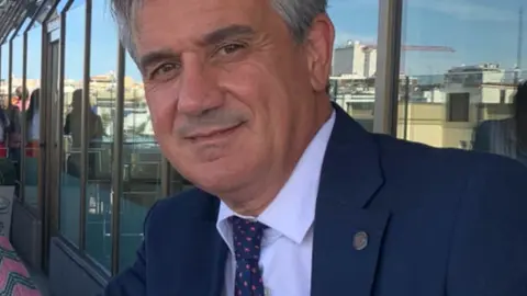 jose manuel sin mascarilla