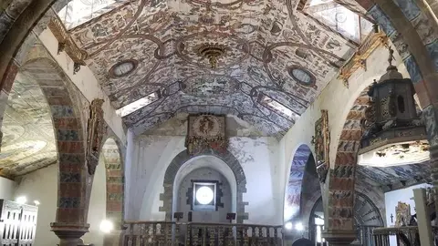 Arco triunfal de la iglesia de Otero de Sanabria