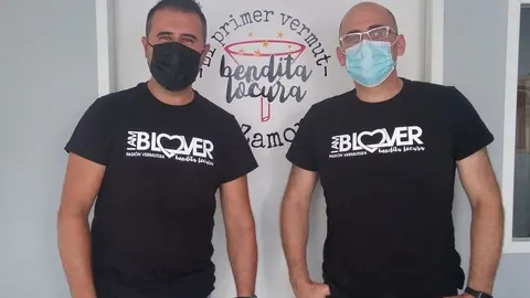 Antonio Gayoso y Miguel Domínguez, en la tienda de Morales del Vino