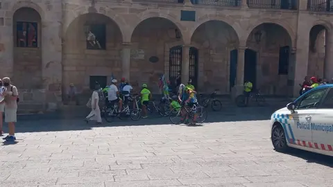 Ciclistas en la Plaza Mayor