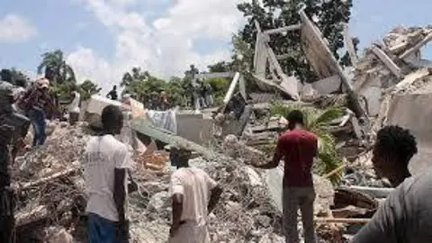 Casas destruidas por el terremoto de Haíti