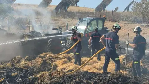 Labores de remate del incendio de Roales. Fotografía: CEDIDA