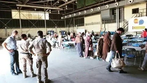 Llegada de los primeros afganos repatriados