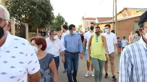 Luis Tudanca durante la concentración por el vaciado embalse Ricobayo, en Palacios del Pan