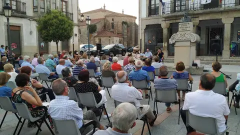 Presentación del "Diccionario del habla de Sayago" en Bermillo. Fotografía: CEDIDA