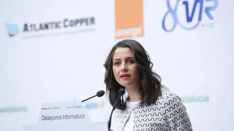 Desayuno Informativo. Inés Arrimadas presenta al vicepresidente de la Junta de Andalucía, Juan Marín.