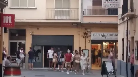 Ciudadanos en la zona de pinchos de Zamora