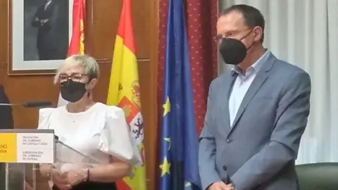 Marisa Manso, responsable de la Unidad de Violencia de la Mujer y el subdelegado Ángel Blanco. Archivo