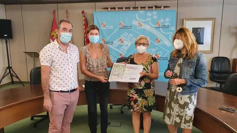 Reunión de Clara San Damián con la alcaldesa de Villamor de los Escuderos