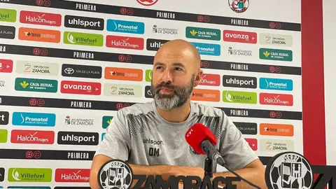David Movilla, entrenador del Zamora CF atiende a los medios de comunicación. | FOTO: Zamora CF